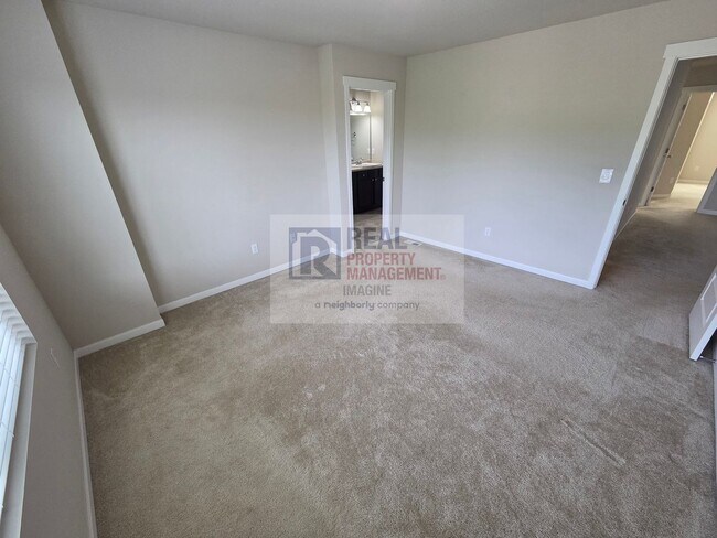 Building Photo - Modern 3 Bedroom, 2.5 Bath Home In Quiet Community!