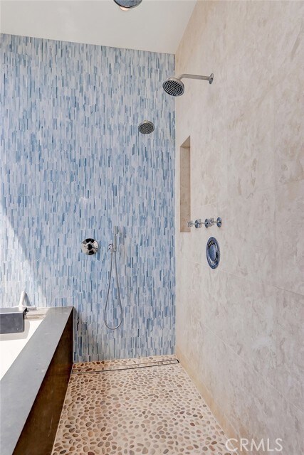 Building Photo - 3208 Ocean Dr