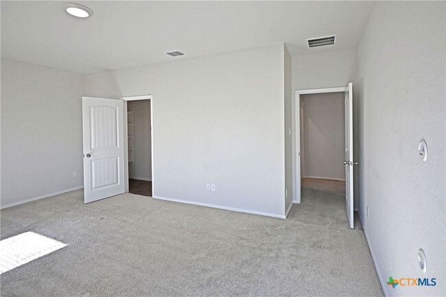 Building Photo - 884 Armadillo Dr