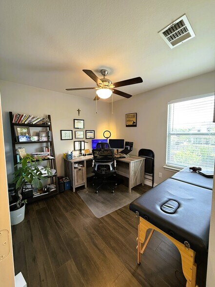 Building Photo - 178 Amber Oak Dr