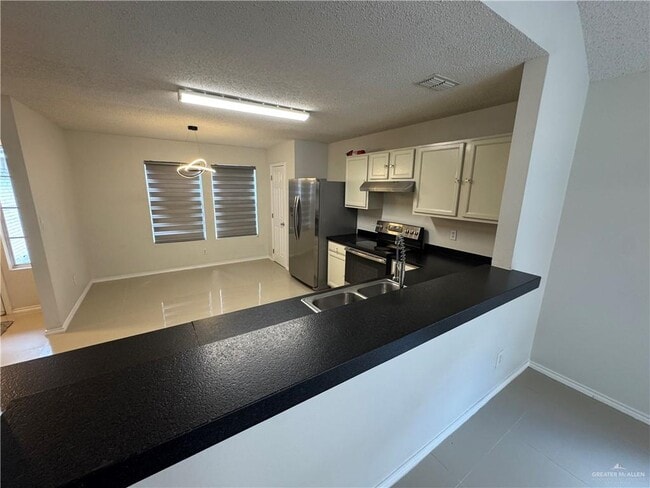 Building Photo - 13 Santa Fabiola St