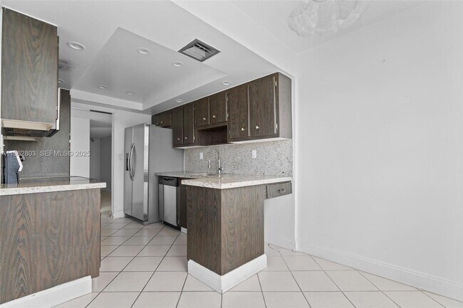 Building Photo - 18081 Biscayne Blvd