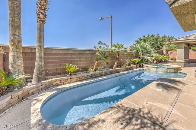 Building Photo - 10227 Sunset Gardens Dr