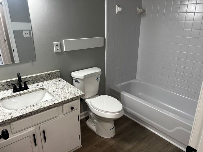Building Photo - *NEWLY RENOVATED* 3 Bedroom Townhouse in D...