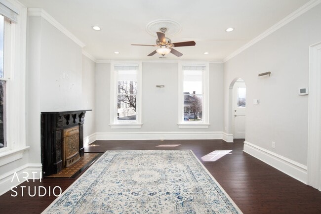 Building Photo - 4 Bed 2 Bath Salt Lake Home For Rent!