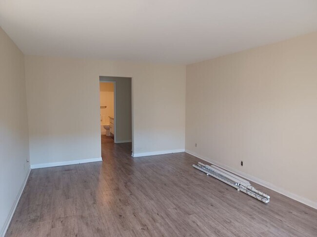 Building Photo - 1920 Peyton Ave