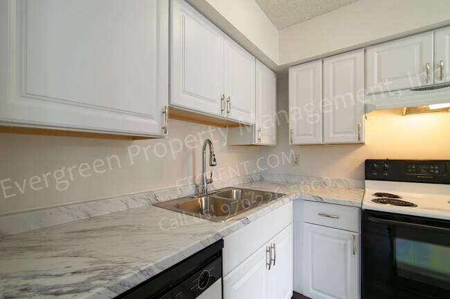 Building Photo - 1705 Heatheridge Rd