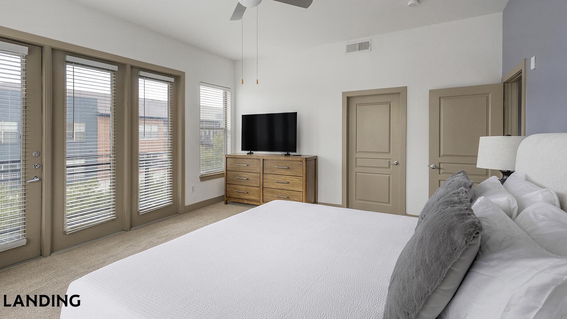 Building Photo - 5005 Galleria Dr