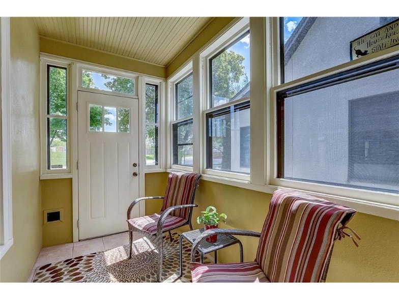 Building Photo - 4220 33rd Ave S