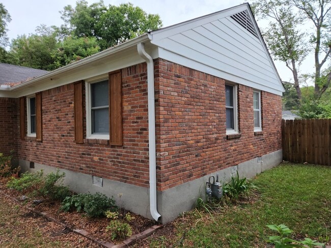 Building Photo - 1654 Ivy Rd