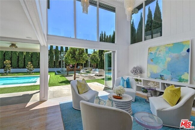 Building Photo - 1438 Santiago Dr