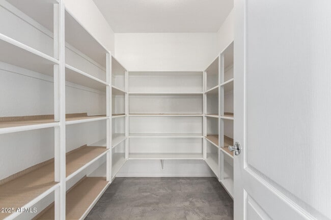 Building Photo - 3888 E Bancroft Ct