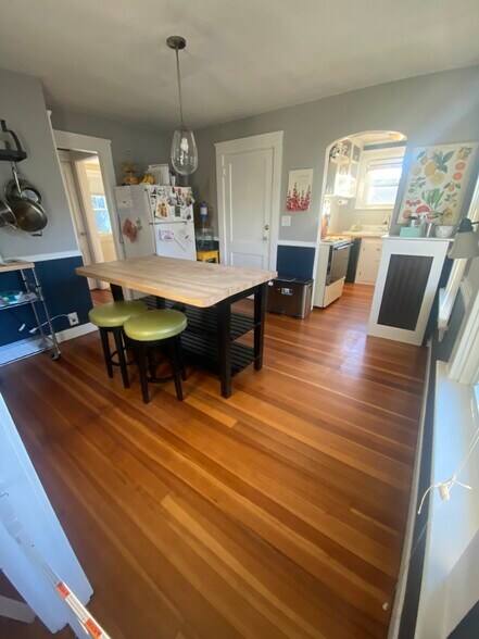 Building Photo - 63 Savoy St