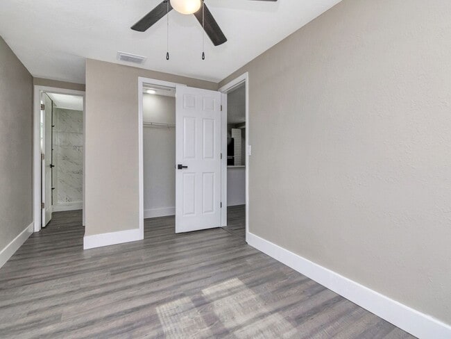 Building Photo - Great Location - 1 Bedroom 1 Bath Duplex w/ Backyard