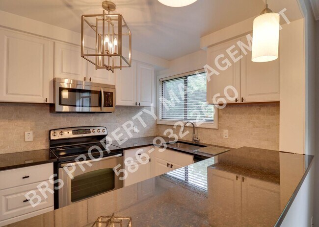 Building Photo - JUST REDUCED!!  – Walk to Downtown Royal Oak!