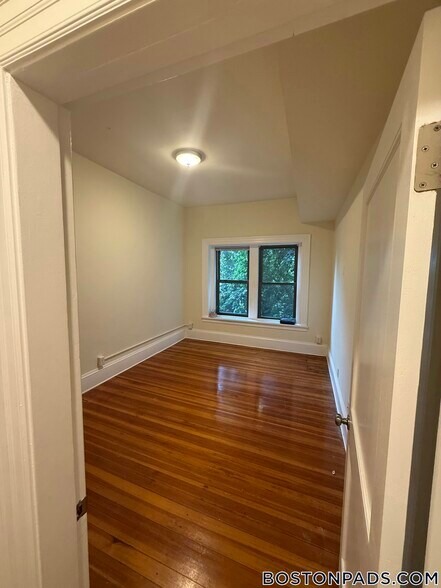 Building Photo - 1463 Beacon St