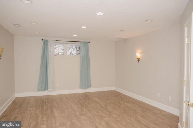 Building Photo - 6902 Tower of London Dr