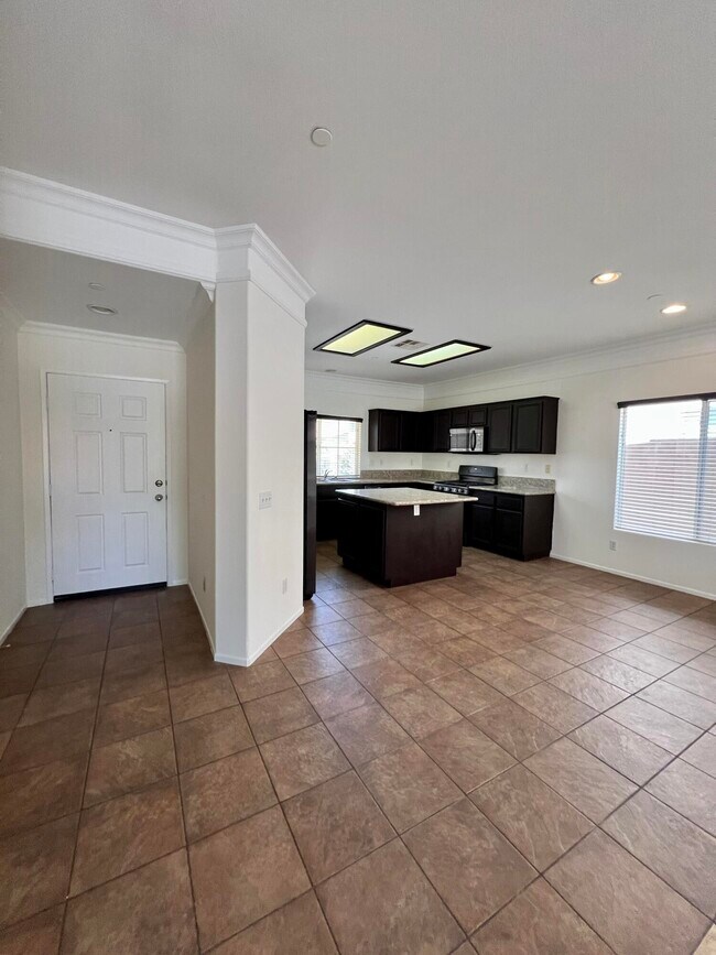 Building Photo - 728 Mira Grande