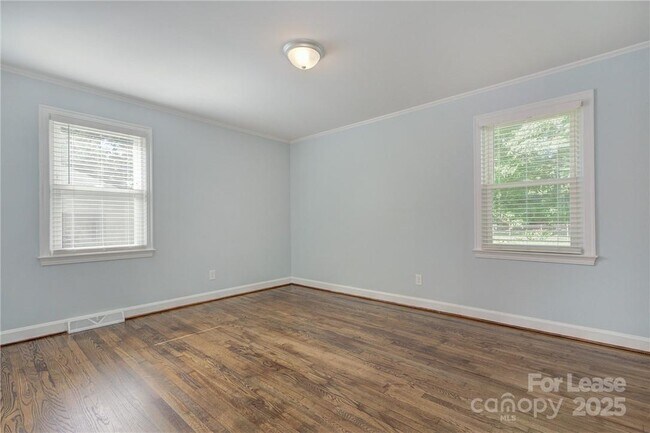 Building Photo - 308 Seneca Pl