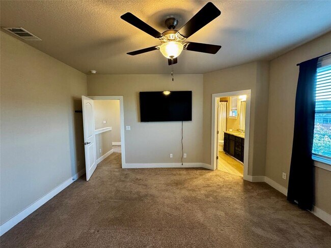 Building Photo - 315 Madison Oaks Ave