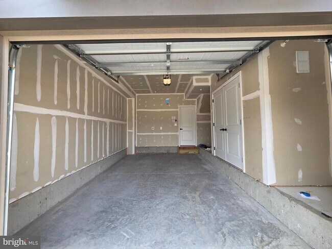 Building Photo - 2644 Naylor Rd SE