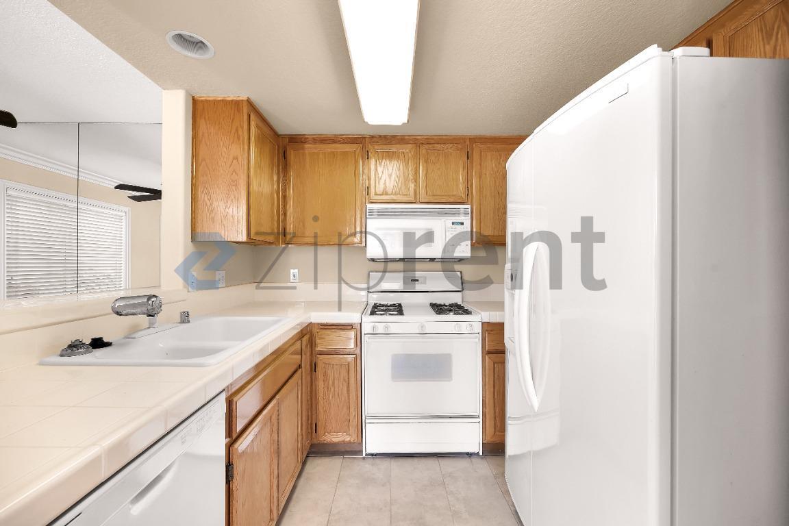 Building Photo - Unit 22