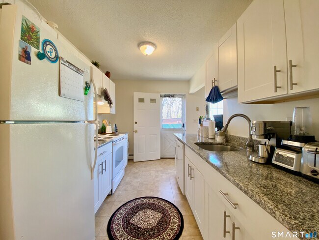 Building Photo - 908 State St