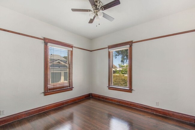 Building Photo - Charming craftsman home located in the hig...