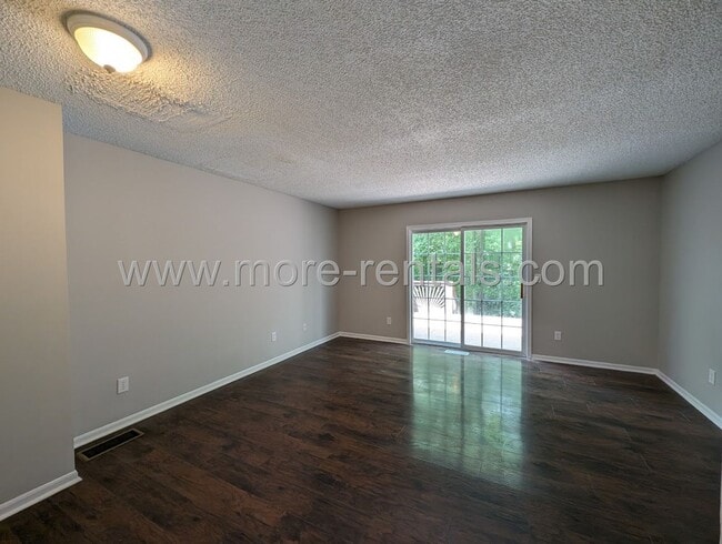Building Photo - Remodeled condo in Hilliard Schools