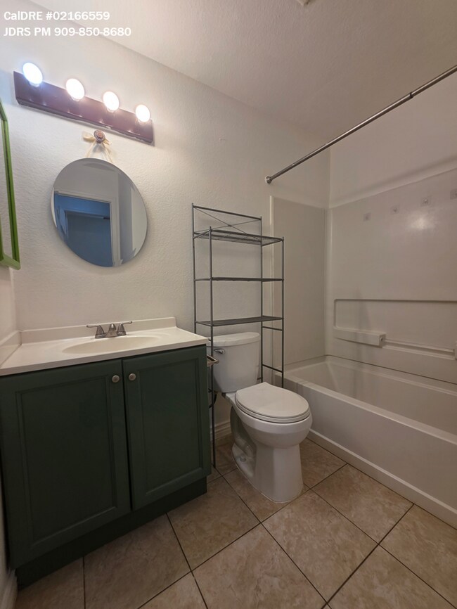 Building Photo - Ontario 3 Bedroom Home