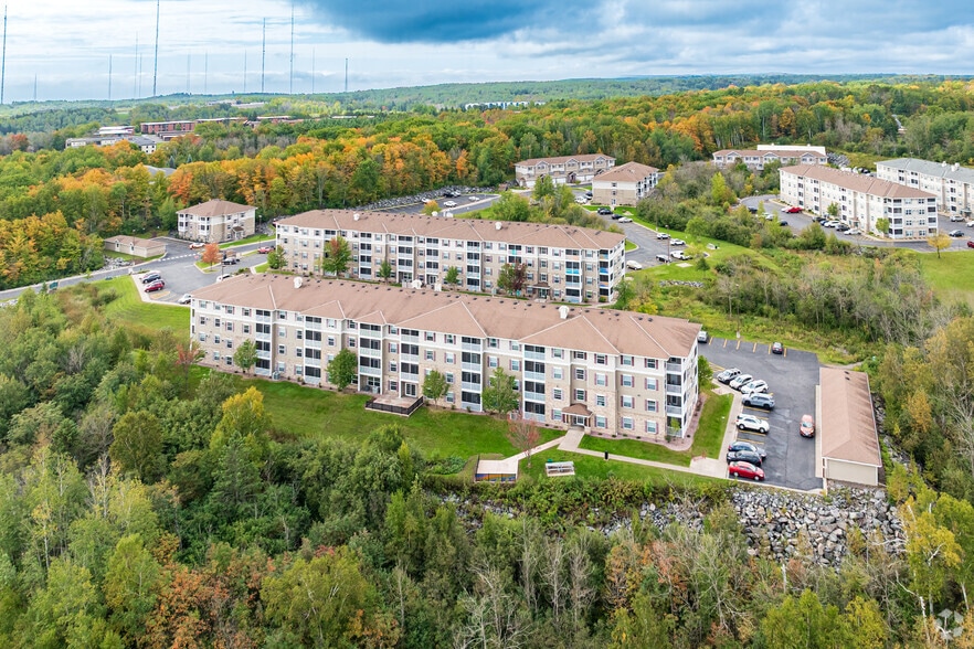 Primary Photo - Summit Ridge Luxury Apartments