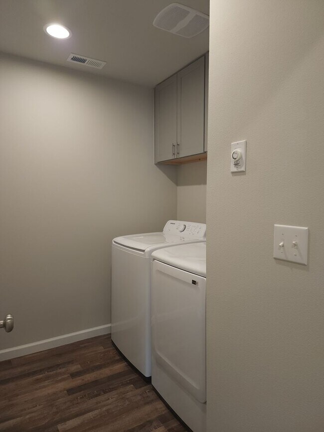 Building Photo - 15717 View Dr Ct SE