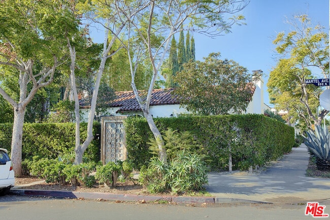 Building Photo - 953 N Martel Ave