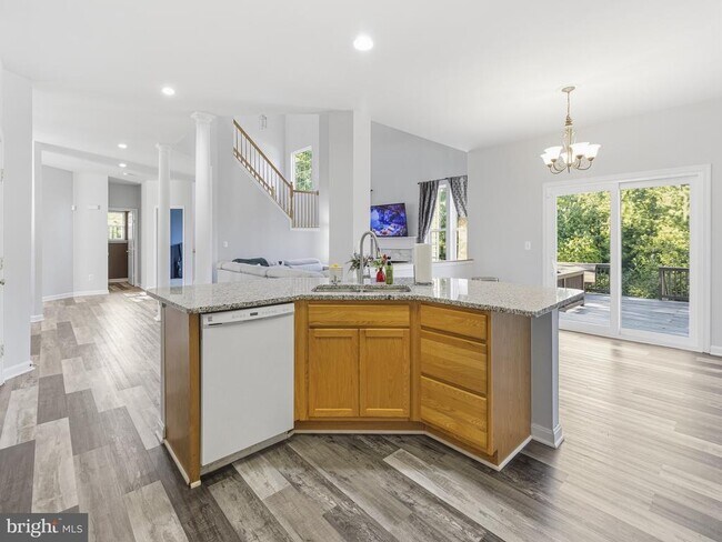 Building Photo - 45370 Barefoot Dr