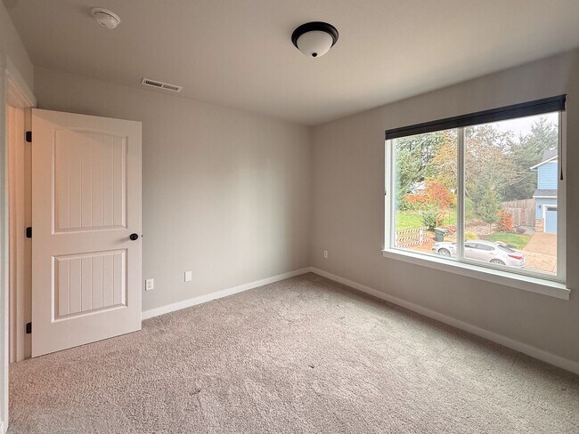 Building Photo - 5590 Mountain Quail Dr S