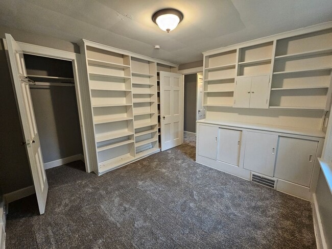 Building Photo - Kent 4 bedroom 1.5 bath house for rent