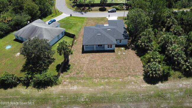 Building Photo - 2862 Pomello Ave SW