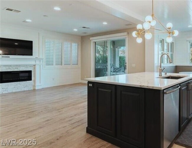 Building Photo - 927 Via Canale Dr