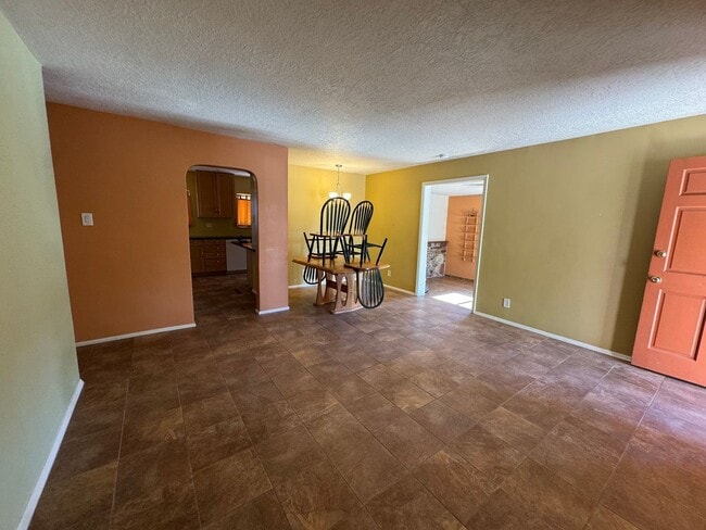 Building Photo - Northwest Living!