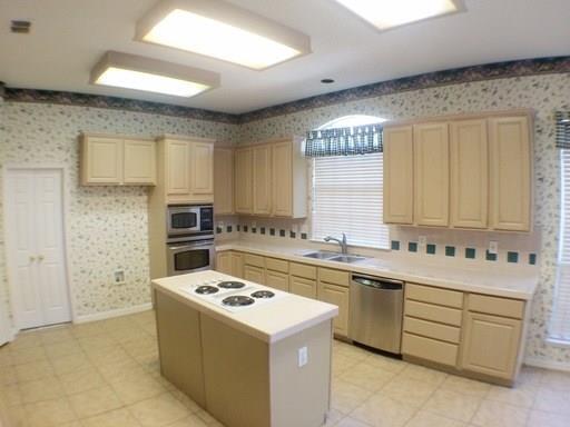 Building Photo - 2310 Crest Park Dr