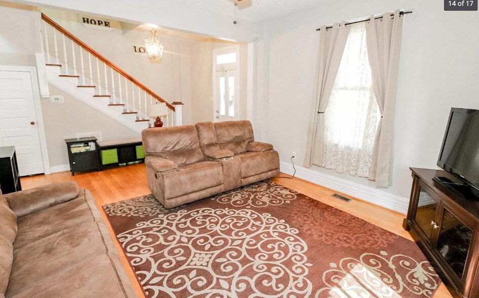 Building Photo - 306 Sussex St