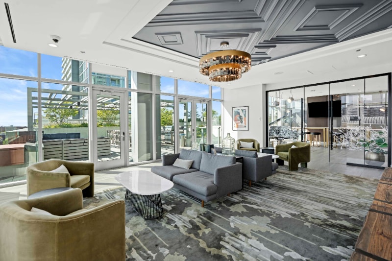 Building Photo - 102 W Hill St