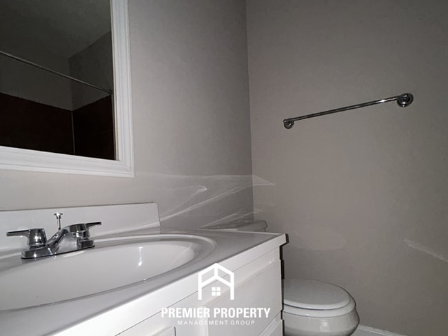 Building Photo - Charming 3BR/2BA Horn Lake Home | Hardwood Floors, 2-Car Garage & Fenced Yard
