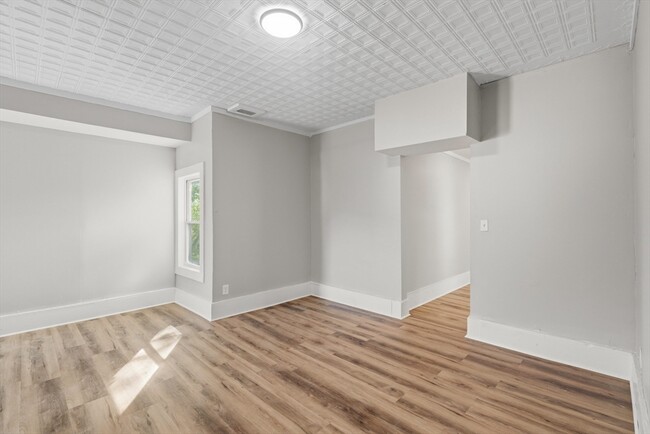 Building Photo - 834 Worthington St