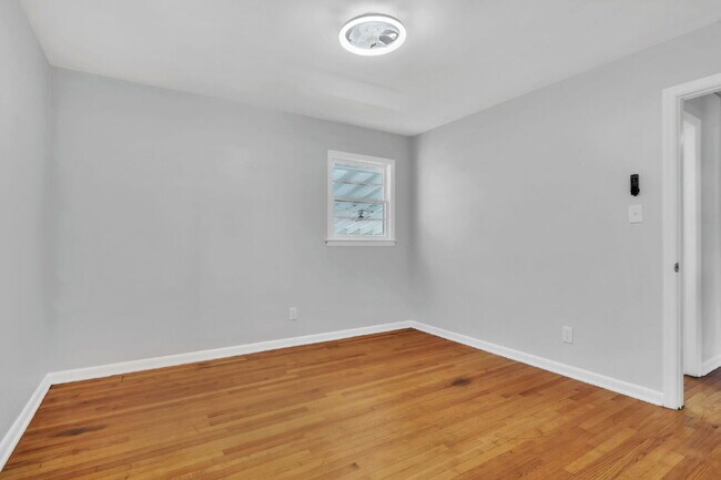 Building Photo - 2BR/1BA Townhome with Granite Countertops & Carport $1325/mo rent