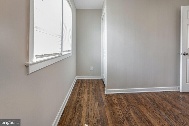 Building Photo - 3815 28th Ave