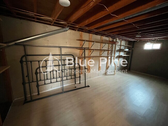 Building Photo - 1656 S Fairway Dr