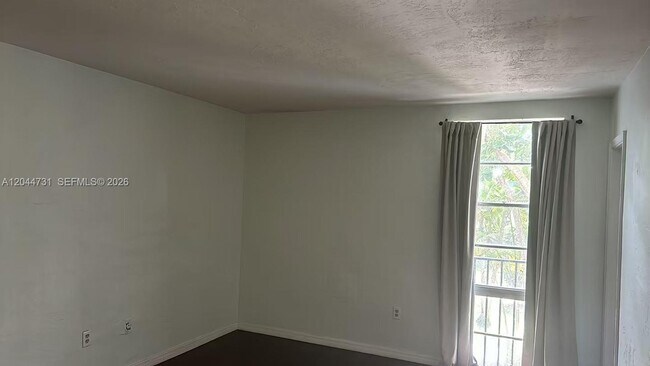Building Photo - 6900 N Kendall Dr