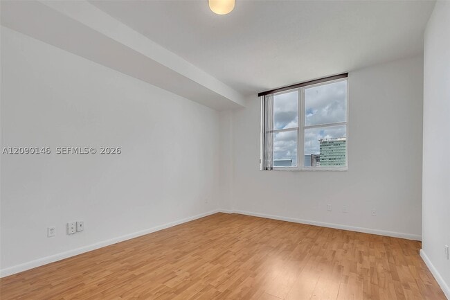 Building Photo - 1350 NW 8th Ct