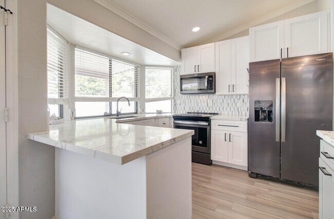 Building Photo - 372 W Larona Ln